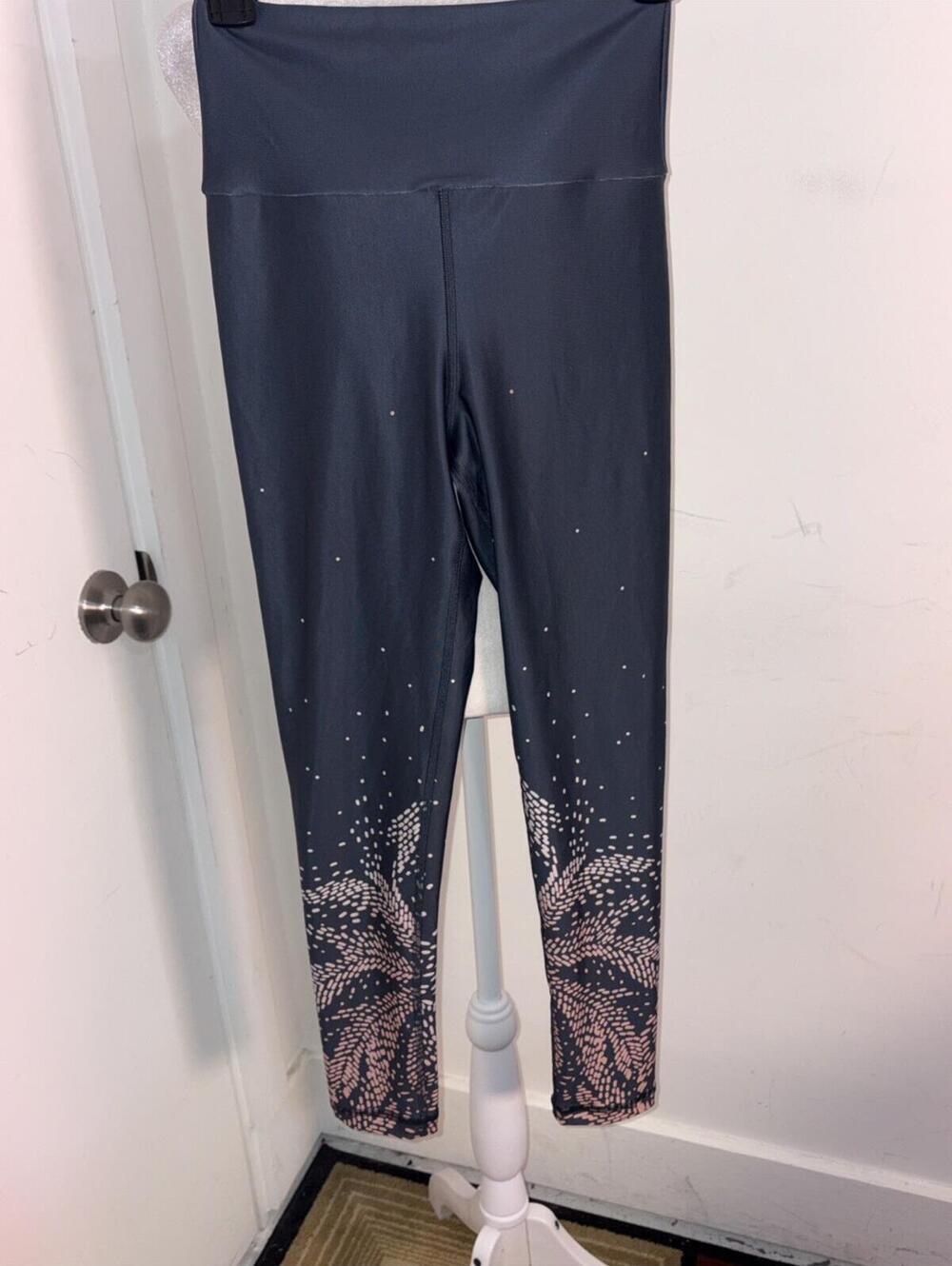 NWOT Maaji Leggings Mediu Stunning Gray With Ombré Pinks